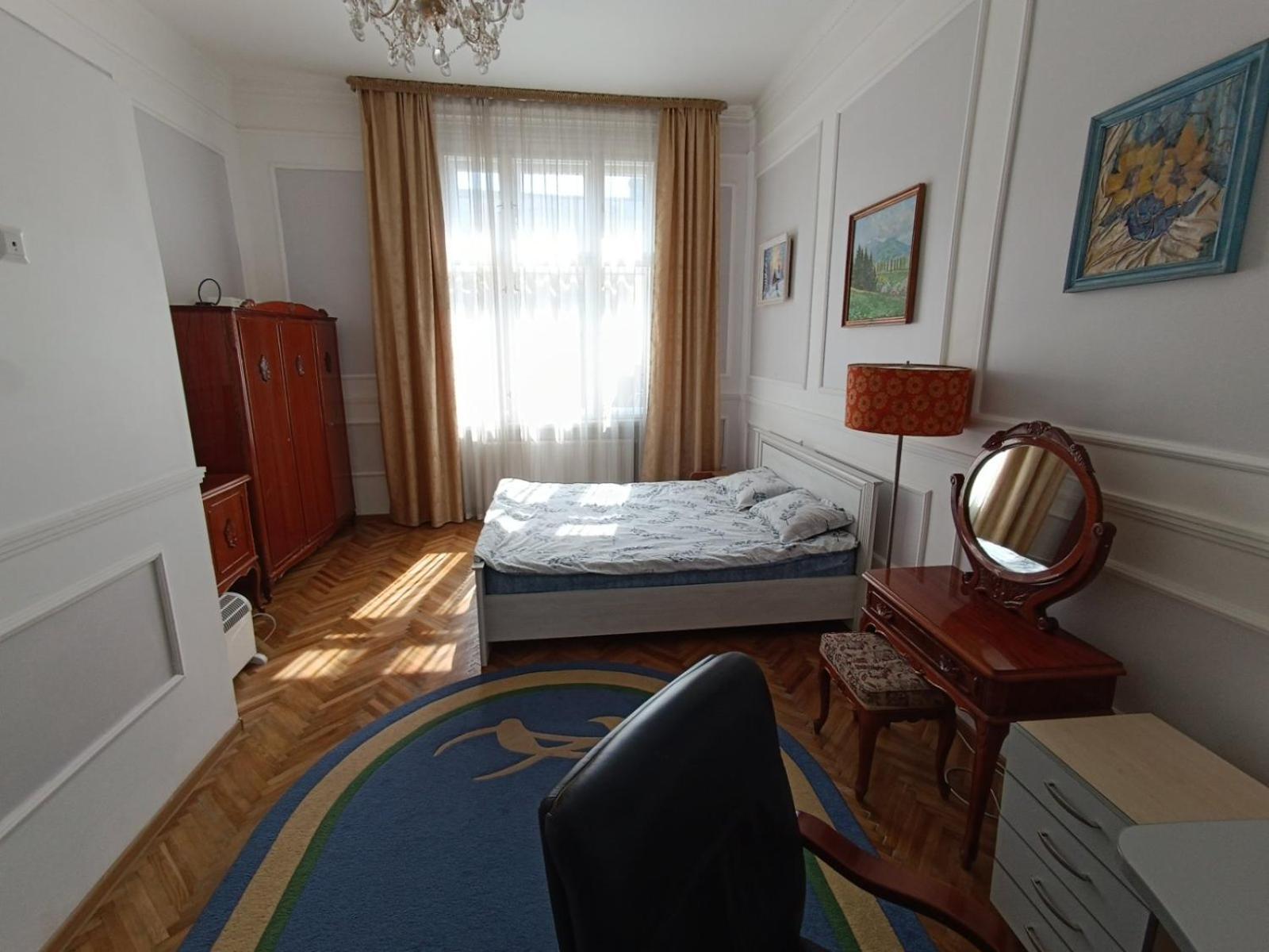 Старовинні Апартаменти У Центрі Міста Uzhhorod Luaran gambar